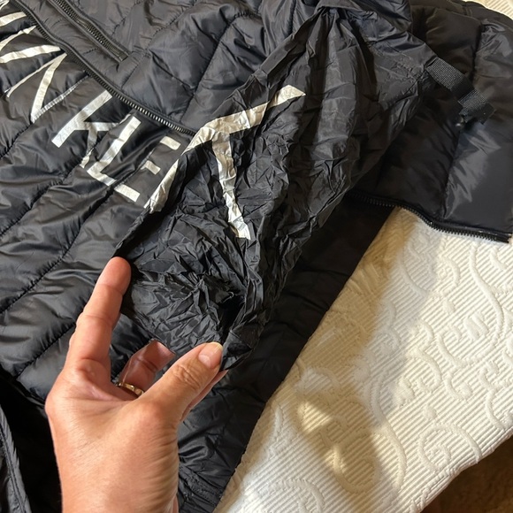 Calvin Klein Packable Puffer Black Jacket. Carry pouch attached. Nearly new Med. - Picture 12 of 12